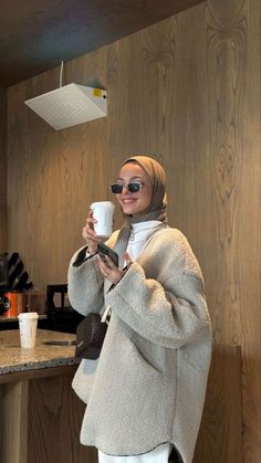 Fall Outfits Hijab, Outfit Inspo Modest, Coffee Bakery, Trendy Outfit Ideas