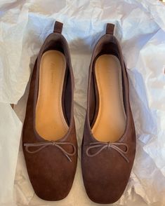 New in 🤎 Ballerinas for fall - yes or no? 🍁 . . . . Fall fashion, outfit ideas for fall, Autumn outfit ideas, trendy fall fashion, ballet flats, suede ballerina, brown ballerina, fall inspo #hmxme #hm #fall #fallfashion #minimalstyle #businesscasualoutfit #autumnoutfit Trendy Ballet Flats, Brown Flats Outfit, Aw24 Outfits, Brown Ballerina, Fall Fashion Outfit Ideas, Outfit Ideas Trendy, Autumn Outfit Ideas