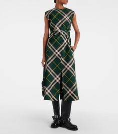 Burberry Check wool midi dress in green - Burberry | Mytheresa Burberry Shorts, Cotton Shirt Dress, Wool Shirt, Dress Home, Green Midi Dress, Burberry Women, Blue Midi Dress, Preppy Style, Dress Making