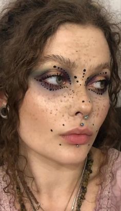 Hippie Goth Makeup, Whimsical Makeup Looks, Hippie Makeup Looks Boho Style, Yule Makeup, Whimsigothic Makeup, Hippy Makeup, Hippie Makeup Looks, Makeup Hippie, Hippie Makeup