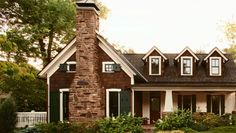 These home exterior before-and-afters demonstrate how a house can go from ordinary to unforgettable. Whether you want to refresh your curb appeal or increase the value of your home, find inspiration in these home exterior remodels. Stained House Exterior, Brown Roof House Colors, Ranch Addition, Exterior Paint Combinations, Veranda Design, Brown Roof, Orange Brick