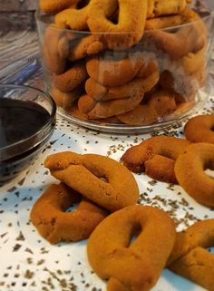 there are many cookies in bowls on the table