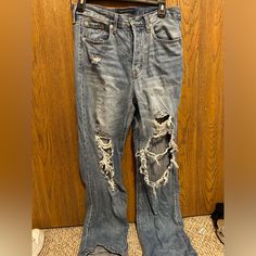 Aeropostale 90s Baggy Ripped Jeans, Never Worn 90s Style Distressed Bottoms For Fall, 90s Distressed Bottoms For Fall, 90s Ripped Bottoms For Streetwear, 90s Style Ripped Blue Jeans, 90s Ripped Blue Bottoms, 90s Style Ripped Blue Bottoms, Baggy Ripped Jeans, Mom Jeans Ripped, 90s Baggy