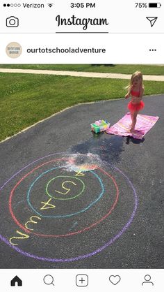 Water balloon toss target  game Water Balloon Toss, Water Ballon, Outdoor Games For Preschoolers, Easy Birthday Party Games, Water Balloon Games, Games For Preschoolers, Camp Games, Spirit Days