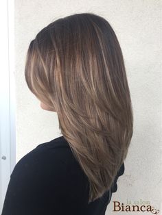 Medium Haircut Straight, V Shaped Haircut With Layers, Medium Length Hair Straight, Brown Hair With Blonde Highlights, Hair Tutorials For Medium Hair, Penteado Cabelo Curto