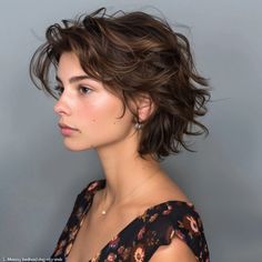 Layered Short Hair With Fringe, Short Shag Side Part, Short Hair Volume Cut, Short Hairstyle Wavy Hair, Short Volume Haircuts, Short Hair Inspo Layers, Queer Hair, Shag Hairstyle, Layered Shag