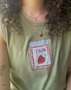 Applique T Shirts Diy, Beautiful Embroidery Inspiration Ideas, Diy Shirt Patches, Functional Sewing Projects, Patchwork Clothes Aesthetic, Applique On Clothing, Cool Sewing Ideas