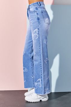 Our hearts are a flutter with these fun jeans! Butterfly Print Jeans Wide Leg High Waisted Raw Edge Hem Cotton Color - Medium Wash Stradivarius Flower Jeans, Heart Printed Jeans, Jeans Bottom Design, Heart Patch Jeans, Pants With Butterflies, Cute Jeans With Designs, Jeans With Drawings On Them, Bleach Pattern Jeans, Butterfly Outfit Ideas