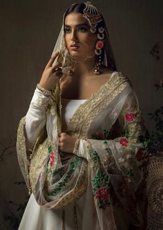 Nikkah Bride Dress, Royalty Clothes, Vogue Weddings, Kameez Design, Nikkah Bride, Best Indian Wedding Dresses, Ali Xeeshan, Bridesmaid Photoshoot, Indian Subcontinent