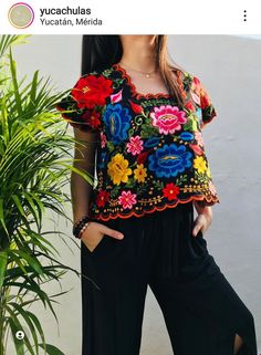 Modern Mexican Clothing Style, Mexicana Outfits, Mexican Clothing Style, Mexican Traditional Clothing, Therapist Outfit, Outfit Mexicano, Folkloric Dress, Mexican Colors, Mexican Fashion