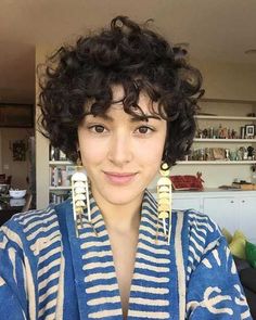 Pretty Haircuts, Short Perm, Thick Curly Hair, Short Hair Styles For Round Faces, Curly Hair With Bangs, Curly Bob Hairstyles, Cute Hairstyles For Short Hair, Hairstyles For Round Faces