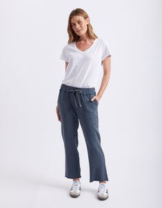 DESCRIPTION Ultra comfortable and oh-so-stylish, you'll love the Raw Edge Lounge Pant from White & Co. Crafted from super soft un-brushed French Terry, these lounge pants are an everyday must-have! These stylish pants feature an elastic waistband, relaxed straight-leg silhouette, front patch pockets and back jet pockets. Considered details like the matching drawcord, top stitch detail colour pop bar tack detail and raw finished hem elevate these weekend essentials. Still browsing? Discover our full range of women's clothing or explore our collection of women's pants. FEATURES & FIT Elastic waistband Matching drawcord with orange bar tack Straight leg silhouette Ankle length Front patch pockets with top stitch detail Back welt jet pockets Designed in Australia True to size Fit: Model (brune Relaxed Fit Soft-washed Pants For Loungewear, Versatile Moisture-wicking Lounge Pants, Relaxed Fit Pre-washed Cotton Pants, Soft-washed Cotton Lounge Pants, Orange Bar, Blue Moisture-wicking Sweatpants For Loungewear, Weekend Essentials, Stylish Pants, Colour Pop