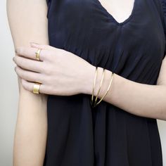 Hand formed, one at at time, each Wrap Bangle is unique. A minimalist statement piece that's easy to wear. Handcrafted in NYC Choose from 14k gold, or rose gold electroplated brass Our electroplated brass is nickel free with a protective anti-tarnish coating Bangle is approximately 1" wide Small: 2 1/4" inner diameter Medium: 2 1/2" inner diameter Large: 2 3/4" inner diameter Comes in a signature pouch with box Contact us with any questions about choosing the right size for your hand. Remove ele