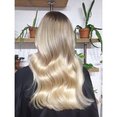 Creamy Balayage, Champagne Blonde Hair, Highlighting Techniques, Blonde Hair Goals, 60s Hair, Split Hair, Blowout Hair, Blonde Hair Looks, Hair Salons