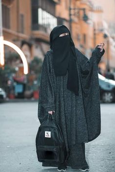 Black Muslim Women Fashion, Black Abaya Designs, Hijab Designs, Muslim Outfits Casual, Muslim Fashion Hijab Outfits, Hijabi Fashion Casual, Muslim Women Fashion, Beautiful Pakistani Dresses, Hijabi Style