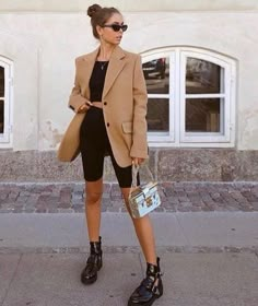 Tan Blazer Outfits, Oversize Blazer Outfit, Blazer Outfits Casual, Biker Shorts Outfit, Blazer Outfits For Women, Beige Blazer, Trendy Summer Outfits, Street Style Trends, Trendy Fall Outfits