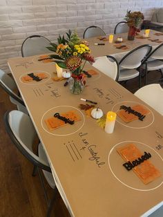 Thanksgiving Set Up Thanksgiving Large Group, Butcher Paper Tablecloth, Thanksgiving Dinner Decor, Friendsgiving Dinner Party, Friendsgiving Decorations, Thanksgiving Dinner Party, Paper Tablecloth, Thanksgiving Friendsgiving