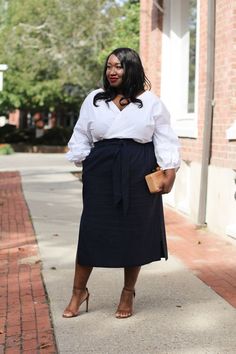 Plus Size Fashion for Women - plus size midi skirts for fall #plussize #plussizewomensfashion #selflove #confidence Plus Size Pencil Skirt Outfit, Skirt Outfit Plus Size, Skirts For Fall, Pencil Skirt Outfit, Plus Size Pencil Skirt, Stylish Plus Size Clothing, Plus Size Tips, Outfit Plus Size, Plus Size Summer Outfits