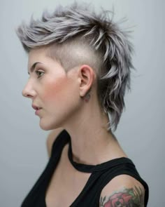 Hairstyle Mohawk, Mohawk Hairstyles For Women, Bald Beauty, Short Punk Hair, Extreme Hairstyles, Mullet Wig, Mohawk Hairstyles, Short Grey Hair, Edgy Short Hair