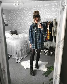 Edgy Womens Fashion, Grunge Denim Jacket, Grunge Denim, Women Fashion Edgy, Womens Fashion Edgy, Inspiration Mode, Ladies Dress Design, Grunge Fashion