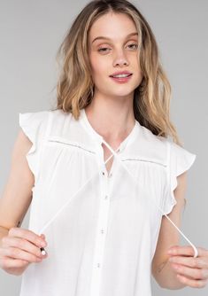 A women's classic bohemian white button-front blouse, perfect for spring. Click to shop LA's #1 destination for affordable boho tops! Maxi Dress Boho Chic, Affordable Boho, Boho Womens Clothing, Style For Spring, Bohemian Blouse, Bohemian Top, White Bohemian, Bohemian Blouses, Bohemian Women