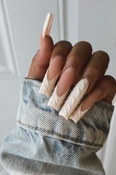 Cable-knit elegance meets minimalist chic in these sleek nude coffin nails. The stunning white 3D cable knit accents add a touch of contemporary artistry to this winter-ready manicure. // Photo Credit: Instagram @beautyby.ym Gel Builder, Milky Nails, Winter Manicure, Short Coffin, Sweater Nails, Nails Only, Brown Nails, French Tip Nails, Square Nails