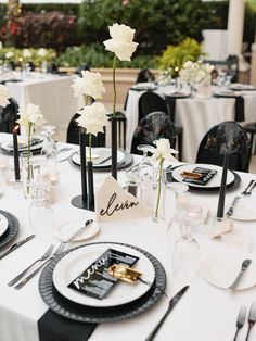 Black and white wedding details, white roses, classic yet refined modern wedding inspo. Black And White Table Linens For Wedding, Black And White Wedding Centerpieces Classy, Black And White Simple Wedding Decor, Black White Tablescape, Black And White Wedding Cocktail Hour, Modern Black White Wedding, Classy Wedding Reception Decorations, Black And Silver Table Decor, Black White Theme Wedding