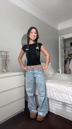 Low Rise Jeans With Converse, Motel Jeans Outfit, Lulu With Jeans, Cute Jeans Low Rise, 90s Jeans Outfit Women, Low Rise Straight Jeans Outfit, Low Rise Straight Leg Jeans Outfit, How To Style Low Rise Flare Jeans, Low Rise Blue Jeans Outfit