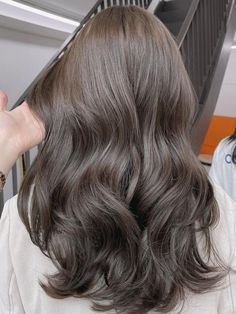 Japanese Curtain Bangs Long Hair, Korean Hair Color Balayage, Cool Ash Brown Hair Color, Bronde Balayage Asian Hair, Mushroom Dark Brown Hair Color, Dark Cool Tone Hair, Asian Hair Color Balayage, Machiatto Hair Color, Dark Milk Tea Hair Color