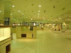 an empty shopping mall with no people in it