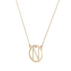 With a special thoughts on the motif of alphabet in harmony with the "initial pendant" frame with a single diamond accent. It is recommended not only as a jewelry that enhances your personality, but also for gifts for someone who is important. Alphabet R, Gold Top, Jewelry Brand, Mail Order, Initial Pendant, The Alphabet, Initial Necklace, Jewelry Branding, Natural Diamonds