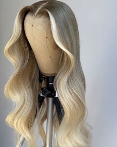 Hair Color Ombre Blonde, Hair Color Ombre, Blonde Tones, Ombre Blonde, Hair Color Techniques, Pink Highlights, Chill Photos, Multi Dimensional