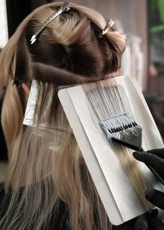 Photo young woman in a hairdressing salo... | Premium Photo #Freepik #photo #women-hairdresser #hair-coloring #hair-salon #women-salon Women Salon, Styling Hair Aesthetic, Hair Color Salon, Dye Hair Aesthetic, Hair Dressers, Salon Stock Photos, Hairstylist Inspiration, Salon Aesthetic Photography