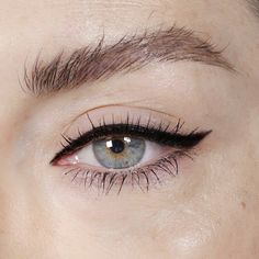 Black Winged Eyeliner, Eyeliner Inspo, Makeup Wings, Winged Liner Makeup, Katie Jane Hughes, Eyeshadow Liner, Easy Winged Eyeliner, Eyeshadow For Green Eyes, Pink Mascara