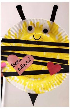 a paper plate that has a bee on it