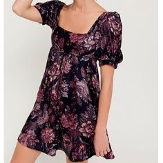 Urban Outfitters Brand In The Style “Penelope” Romantic Velvet Floral Pattern In Dark Purple & Navy (Almost Black) Hues Puff Sleeve Elastic Back Velvet Babydoll Dress, Puff Sleeve Babydoll Dress, Velvet Puff Sleeve, Floral Babydoll Dress, Frock Dress, Lace Dress With Sleeves, Urban Dresses, Doll Dresses, Urban Outfitters Dress