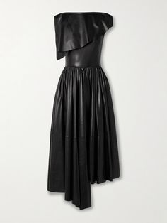 SALON 1884's 'Cela' dress has a chic, retro feel. Locally made in New York City from supple lambskin leather, it has a bateau neckline with an asymmetric panel. It cinches at the waist before falling to a pleated midi skirt. Finish the look with strappy sandals and statement earrings. <br><br>This product was Locally Made. Find out more about NET SUSTAIN <a href="https://www.net-a-porter.com/en-gb/campaigns/net-sustain">here.</a> Leather Midi Dress, Dressy Hats, Black Attire, Bateau Neckline, Pleated Midi Skirt, Shearling Jacket, Everyday Wardrobe, Black Midi Dress, Elegant Outfit