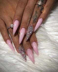 Bday Nails, Stilleto Nails Designs, Sns Nails Colors, Pointy Nails, Nails Stiletto, Fantasy Nails, Pink Ombre Nails, Beauty Corner, Nails Design With Rhinestones