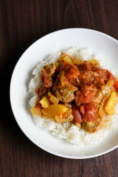 Pork tenderloin smothered in a creamy curry sauce with potatoes. Creamy Curry Sauce, Creamy Curry, Pork Curry, Ginger Pork, Gluten Free Chili, Marinated Pork, Easy Pork, Fire Roasted Tomatoes