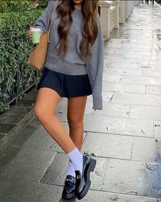 Casual Dinner Outfit Summer, 6th Form Outfits, Chica Chola, Dinner Outfit Casual, Form Outfits, Stile Blair Waldorf, Adrette Outfits, Sixth Form Outfits, Latina Outfits