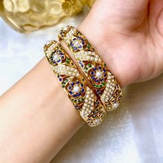 jadau kada Elegant Multicolor Openable Bangle, Traditional Festive Gemstone Bangle, Traditional Multi-stone Bangle For Formal Occasions, Navratna Jewellery, Jadau Bangles, 22k Gold Jewelry Necklaces, Sapphire Beads, 22k Gold Jewelry, Emerald Blue