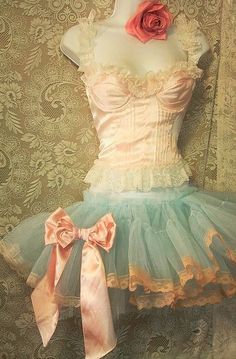 Dress Forms, Couture Vintage, Up Girl, Fancy Dresses, A Dress, Pastel Colors, Pretty Dresses, Runway Fashion