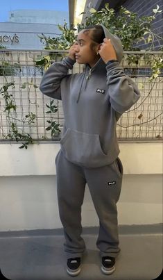 Sweat Pants School Outfit, Nike Sweat Suit Outfits, Roots Tracksuit Outfit, Esstenial Hoodie Outfits, Essentials Sweat Suit, Cute Outfits To Wear When Its Cold, Plt Tracksuit Outfit Ideas, Plt Sweatsuit Outfit, How To Style Tracksuits