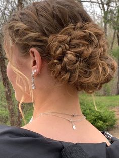 Hairstyle Ideas For Short Hair, Prom Hair Up, Curly Prom Hair, Curly Bun Hairstyles, Prom Hair Updo, Ideas For Short Hair, Ball Hairstyles, Curly Hair Updo, Natural Curls Hairstyles