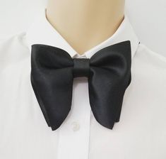 "-Butterfly Satin bow tie,Black,Blush Large Satin bow tie,Pocket Square,Pre-Tied Bow tie,Wedding Oversized bowtie,Tom Ford style,Hand made- The bow tie measures about 4.5-5 inches tall and 5-5.5 inches wide when fully fluffed. The Pre-Tied Bow Tie- Bow Tie 5/8\" W x 15- 21\" L neck strap - OPTION- *Ad Bow Neck Strap+ PS: Adult bow tie with neck strap + pocket square * Adult Bow Neck Strap : Bow tie only * Pocket square Only : Without Bow tie *Colors may appear slightly different in person due to Black Bow Tie Outfit Men, Detachable Bow Tuxedo Bow Tie For Wedding, Black Bow With Tie Back As Gift, Tuxedo Style Wedding Bow Tie With Detachable Bow, Tuxedo Bow Tie With Detachable Bow For Wedding, Black Tuxedo Bow Tie, Wedding Tuxedo Bow Tie With Detachable Bow, Black Bow With Butterfly Knot As Gift, Black Tuxedo Style Bow Tie