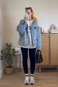 Casual Autumn Outfits Leggings, Casual Outfits Doc Martens, Jean Jacket On Jeans Outfit, Scandinavian Leggings Outfit, Autumn Style Curvy, 5’2 Female Outfits, Book Convention Outfit, Women Long Coat Outfits, Outfits With Long Jean Jackets