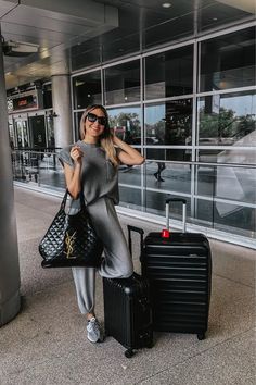 Cozy, comfortable and stylish airport outfit ✈️ This Amazon set a best seller , I love it so much that I have it in so many different colors 😆 runs true to size Wearing a size small Cute Comfy Airport Outfits, Airport Poses, Suede Jacket Outfit, Comfy Airport Outfit, Airport Outfit Summer, Grey Tracksuit, Airplane Outfits, Airport Outfits