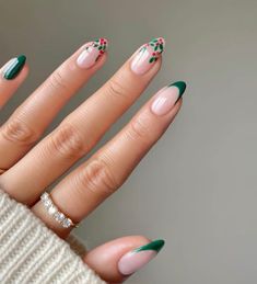 Candy Cane Nails, December Nails, Red Christmas Nails, Tree Nails, Cute Christmas Nails, Christmas Nails Easy, Festival Nails, Xmas Nails, Christmas Nail Designs