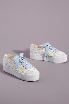 Senior Photo Outfits, Shoes Unique, Casual High Heels, Babydoll Blouse, Popular Sneakers, Hand Painted Shoes, Michael Kors Outlet, Platform Stilettos, Fancy Shoes