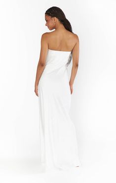 a woman is wearing a white dress with one shoulder and the other side has an open back